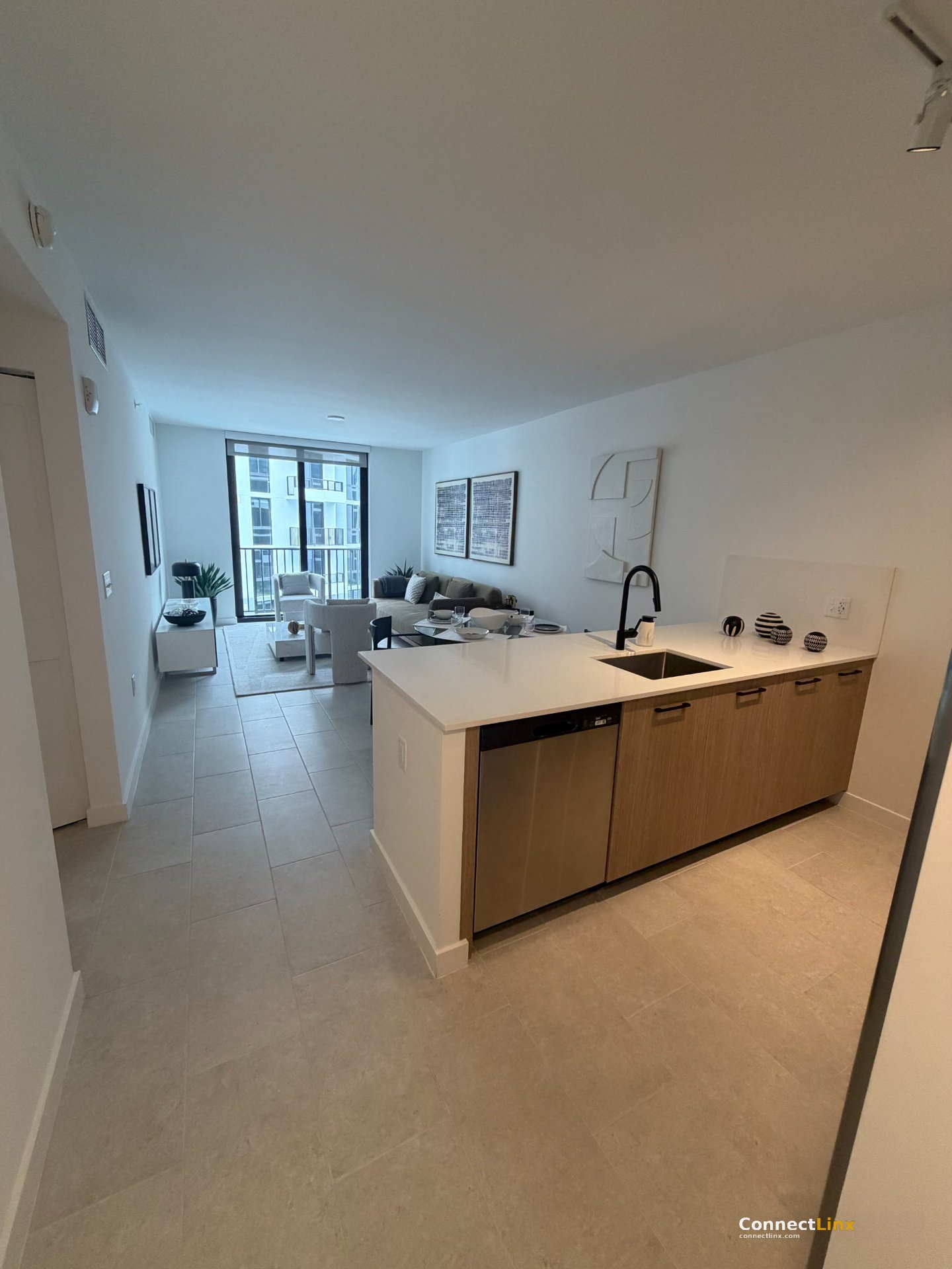 Photo 3 of 2 bed apartment in Miami