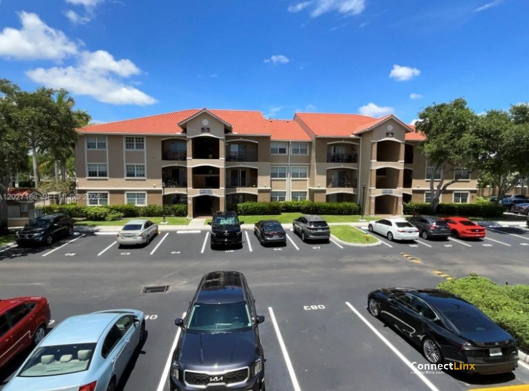 3 Bed Condo in Pembroke Pines, Pembroke Pines