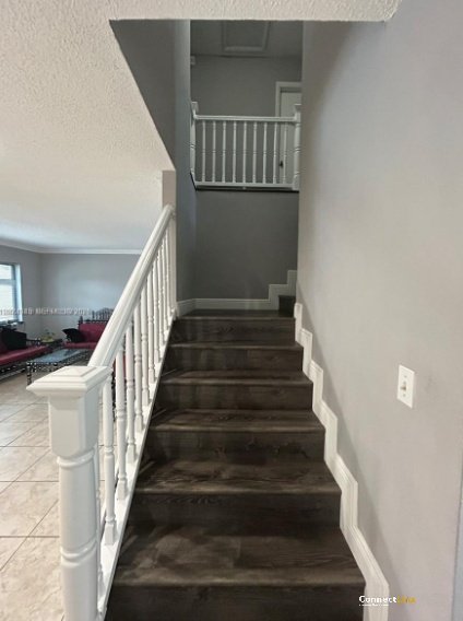 Photo 2 of 3 bed townhouse in Davie