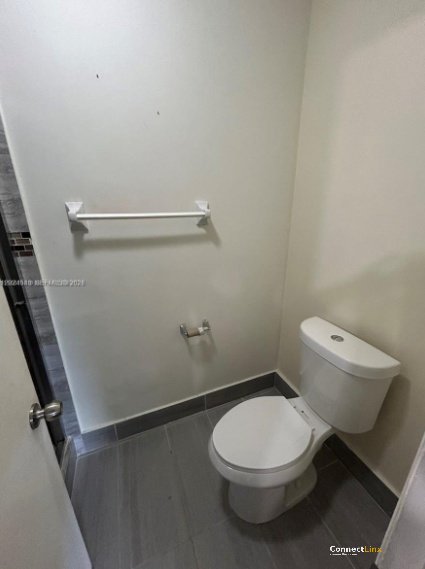 Photo 4 of 3 bed townhouse in Davie