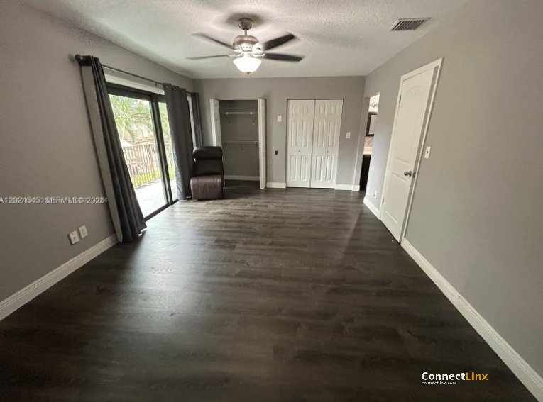 Photo 8 of 3 bed townhouse in Davie