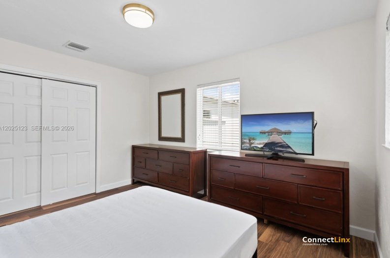 Photo 4 of 3 bed single family home in Hollywood