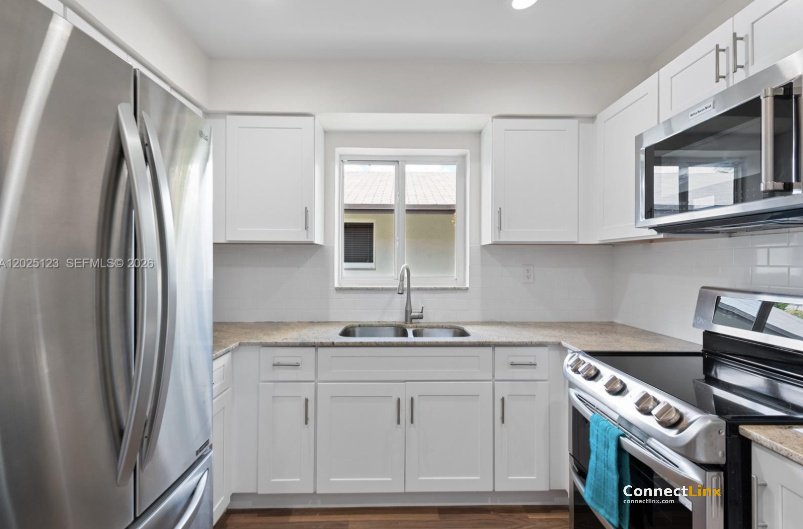 Photo 8 of 3 bed single family home in Hollywood