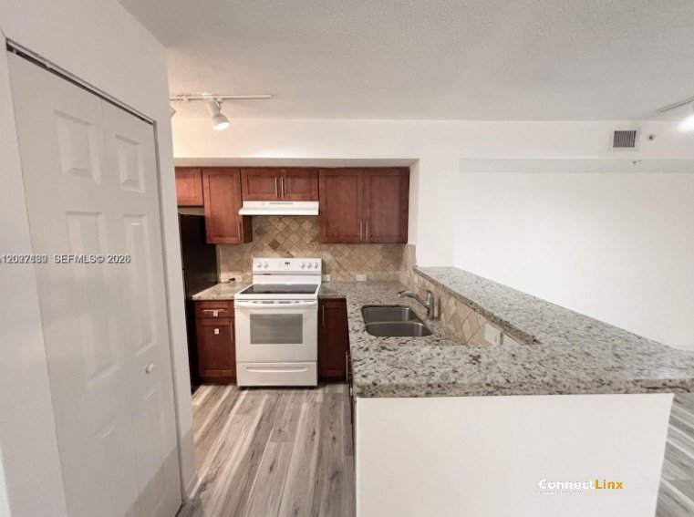 Photo 4 of 3 bed condo in Pembroke Pines
