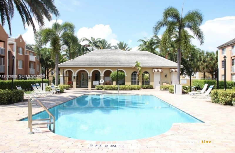 3 Bed Condo in Pembroke Pines, Pembroke Pines