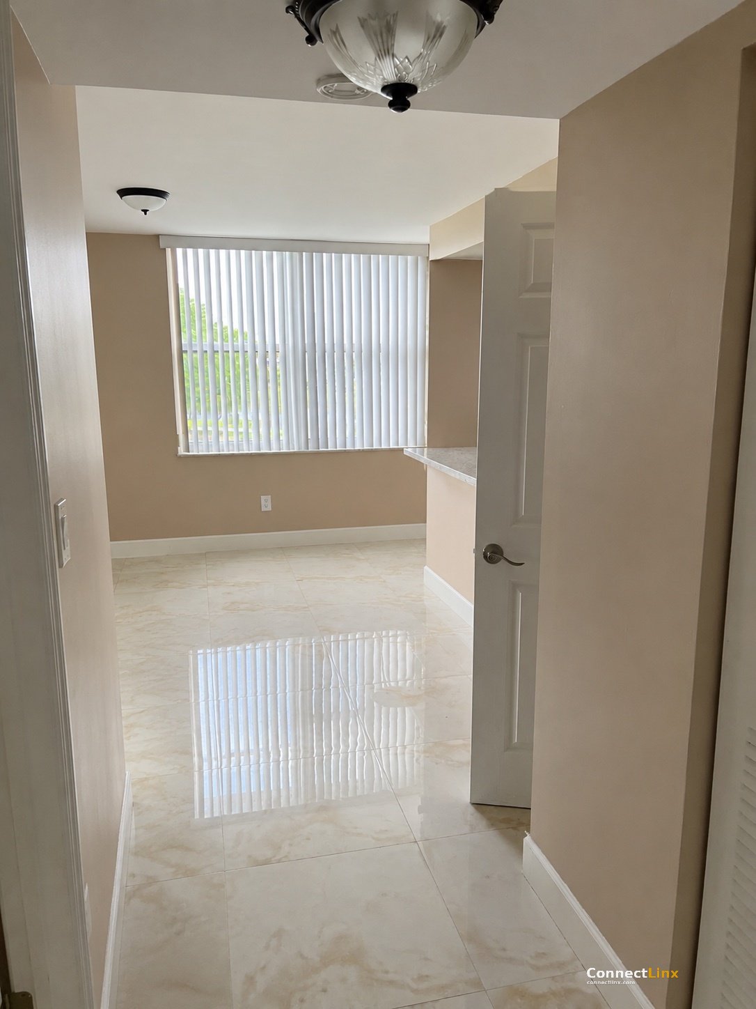 Photo 3 of condo in Davie