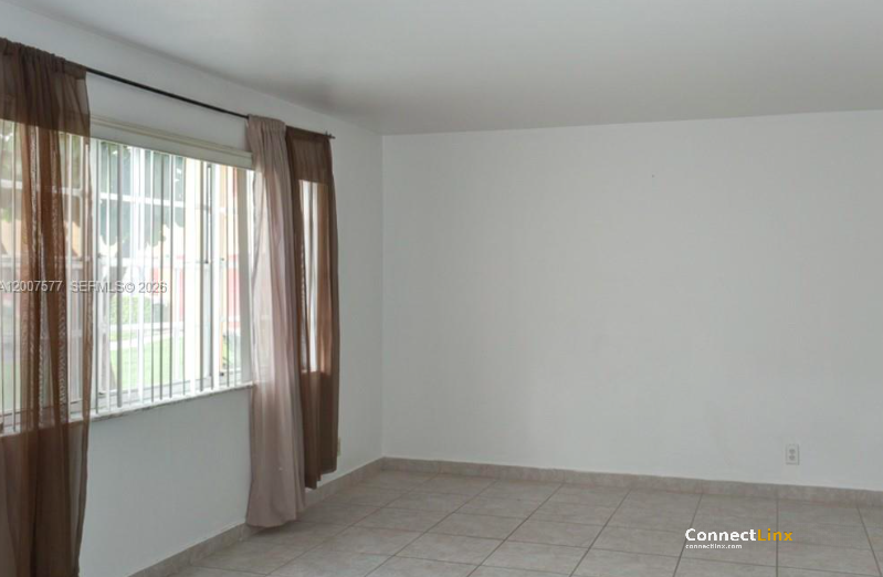 Photo 3 of 3 bed townhouse in Davie