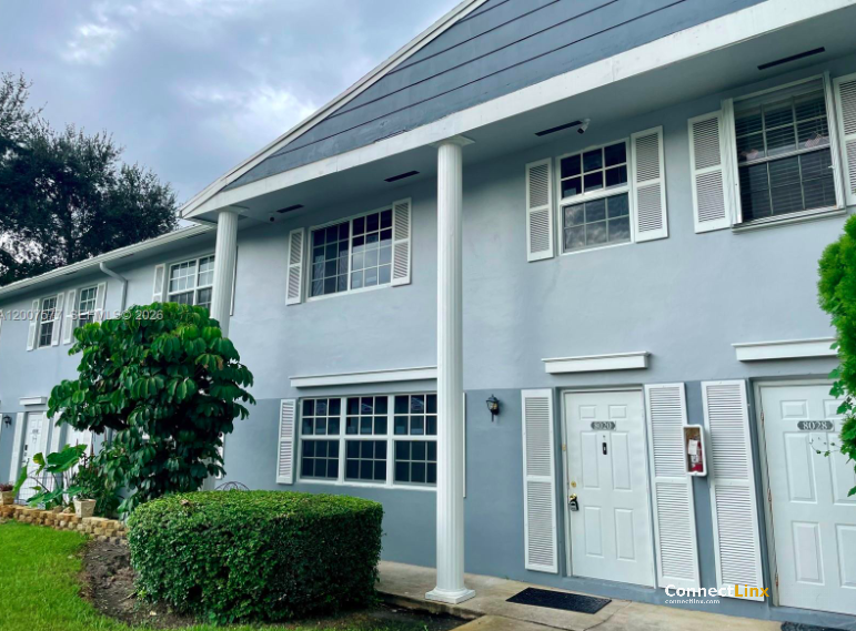 3 bed townhome in Davie