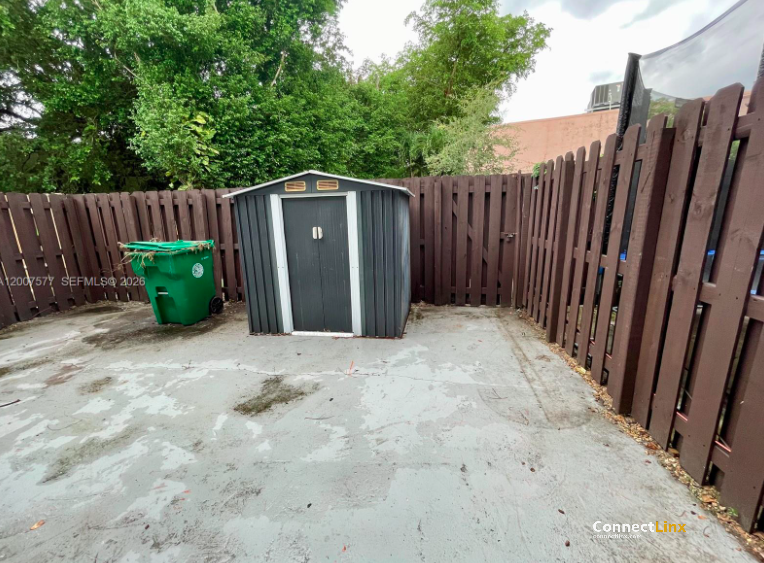 Photo 6 of 3 bed townhouse in Davie