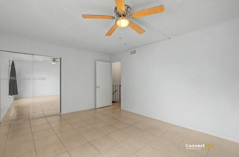 Photo 3 of 3 bed townhouse in Davie
