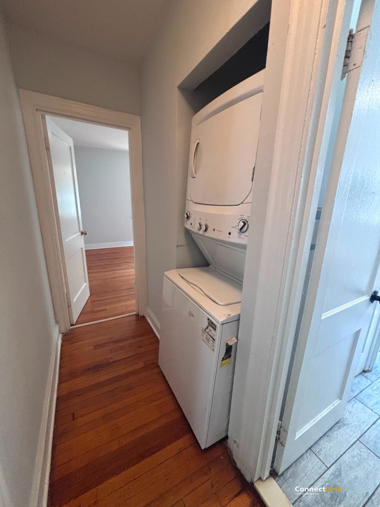 Photo 2 of 3 bed apartment in New Haven