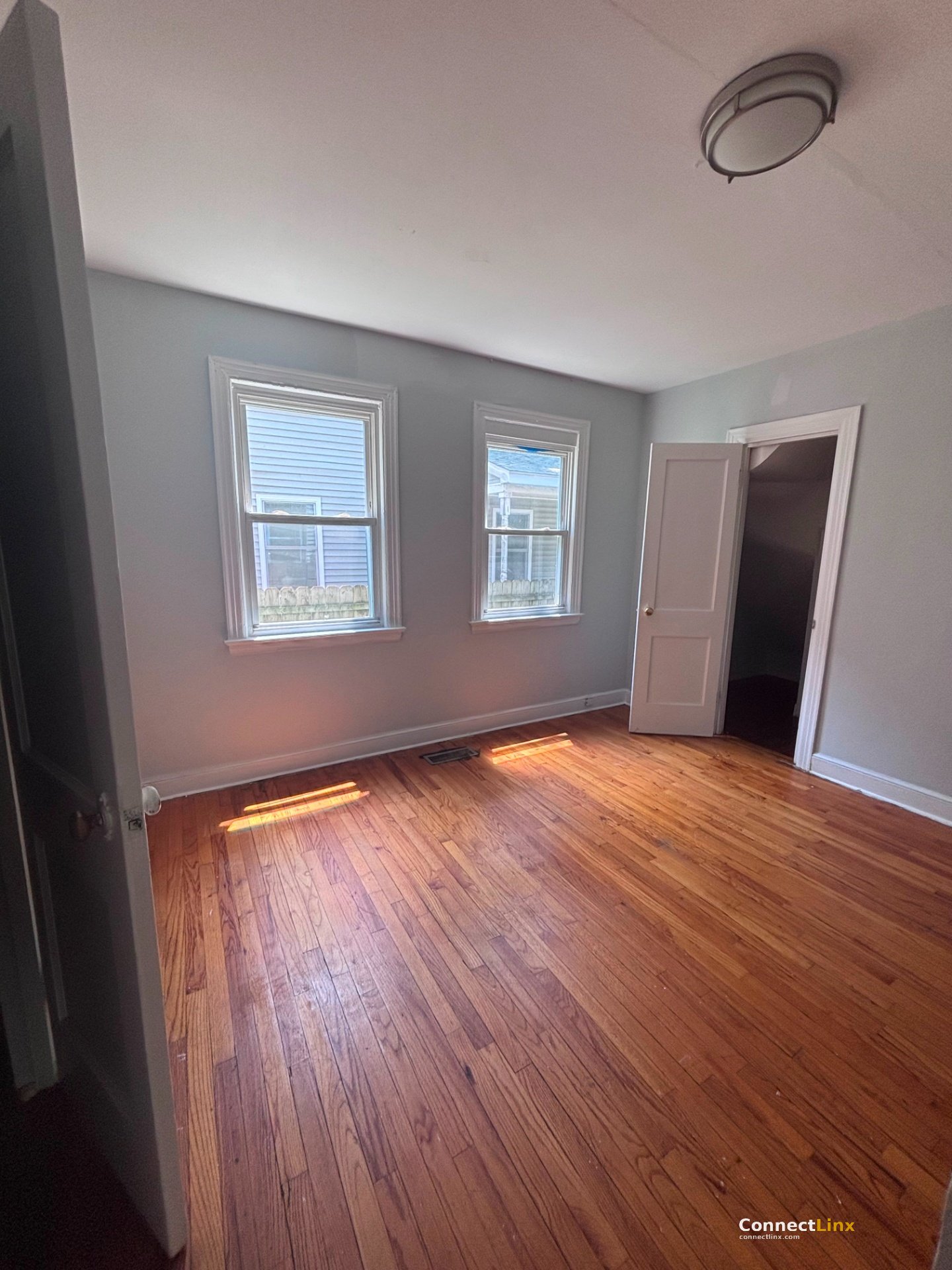 Photo 6 of 3 bed apartment in New Haven