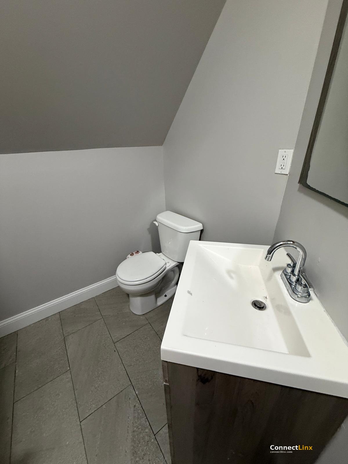 Photo 4 of 6 bed apartment in New Haven