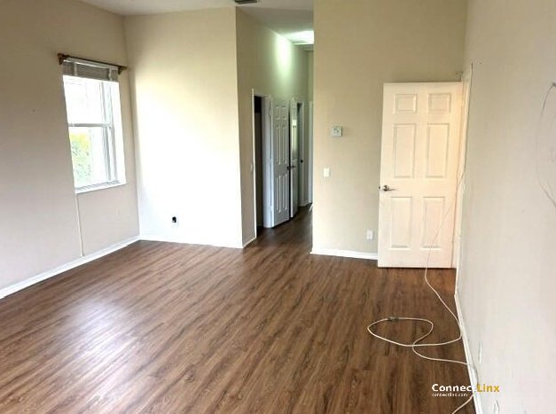 Photo 3 of 5 bed single family home in Davie