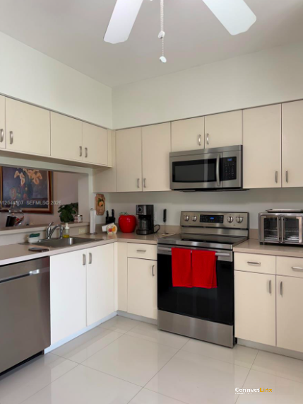 2 bed townhome in Weston
