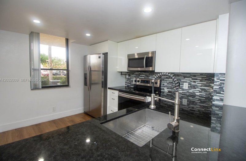 Photo 2 of 2 bed condo in Plantation
