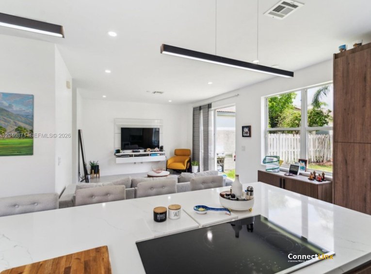 Photo 6 of 3 bed single family home in Pembroke Pines