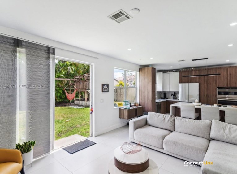 Photo 7 of 3 bed single family home in Pembroke Pines