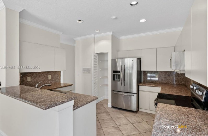Photo 6 of 4 bed single family home in Weston