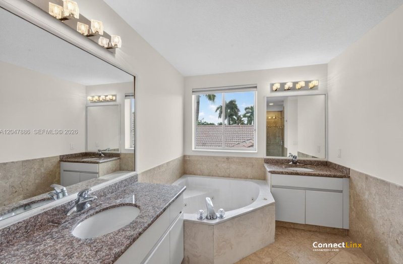 Photo 7 of 4 bed single family home in Weston