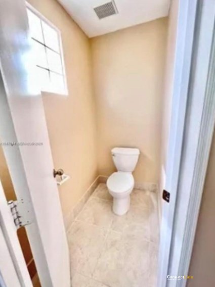 Photo 3 of 4 bed single family home in Davie
