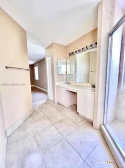 Photo 4 of 4 bed single family home in Davie
