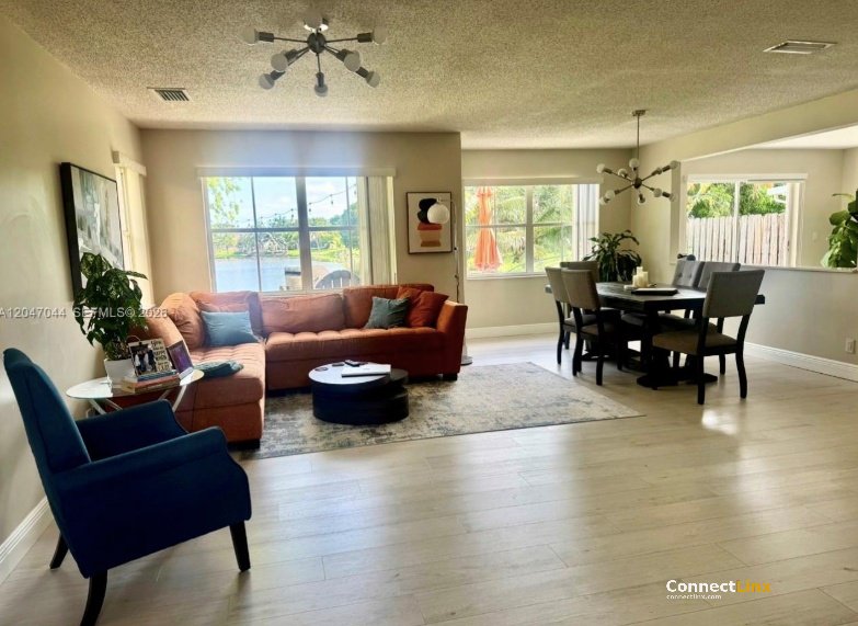 Photo 6 of 4 bed single family home in Davie