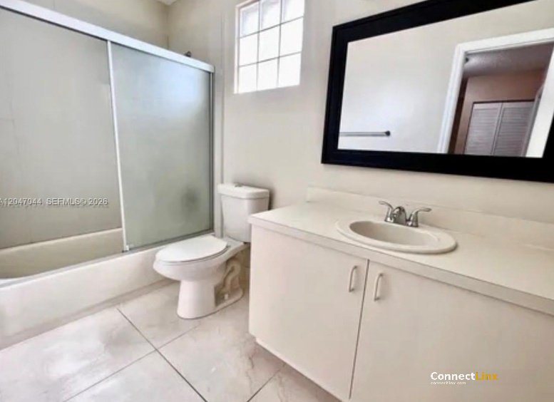 Photo 7 of 4 bed single family home in Davie
