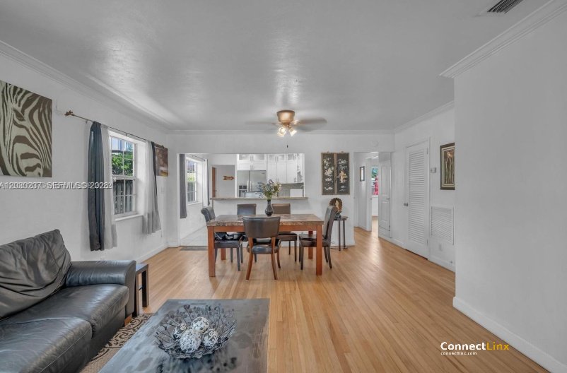 3 bed house in Hollywood