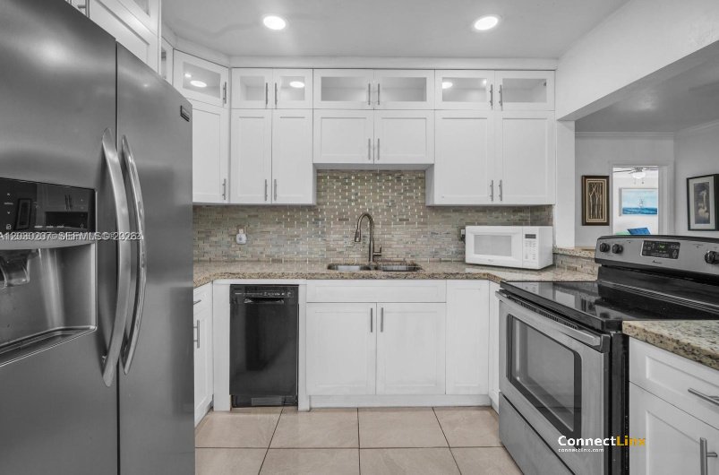 Photo 3 of 3 bed single family home in Hollywood