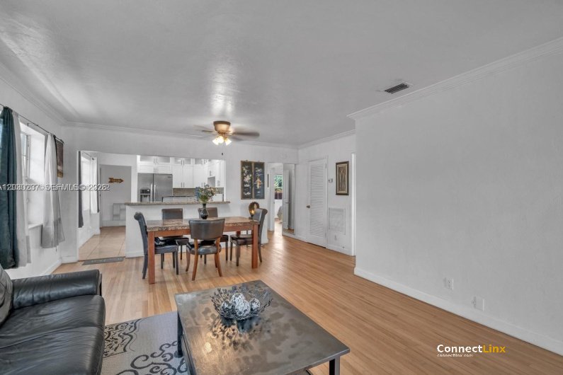 Photo 4 of 3 bed single family home in Hollywood