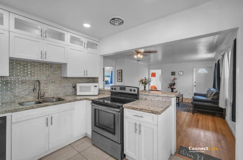 Photo 8 of 3 bed single family home in Hollywood