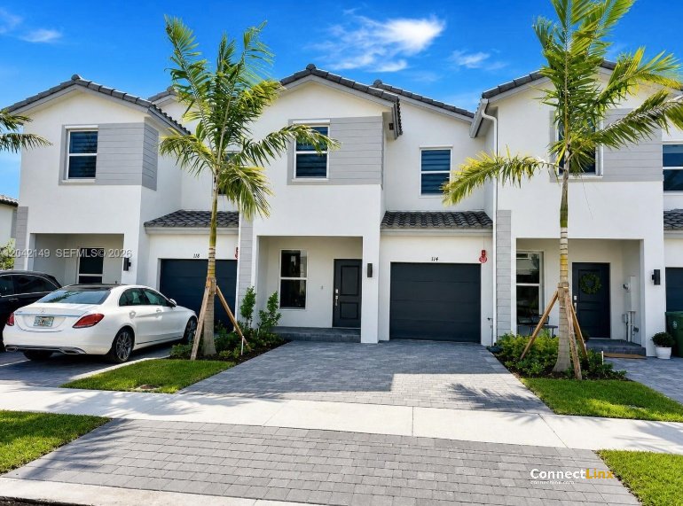 3 bed townhome in Pembroke Pines