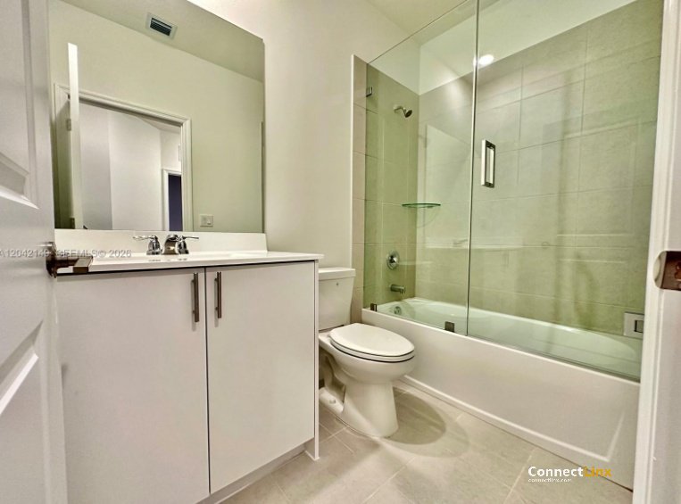 Photo 2 of 3 bed townhouse in Pembroke Pines