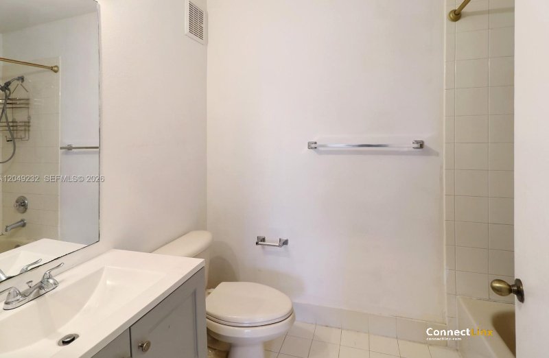 Photo 3 of 3 bed townhouse in Pembroke Pines