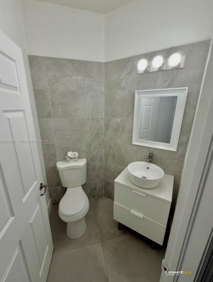 Photo 2 of 3 bed townhouse in Miramar