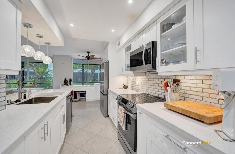 2 bed condo in Hollywood
