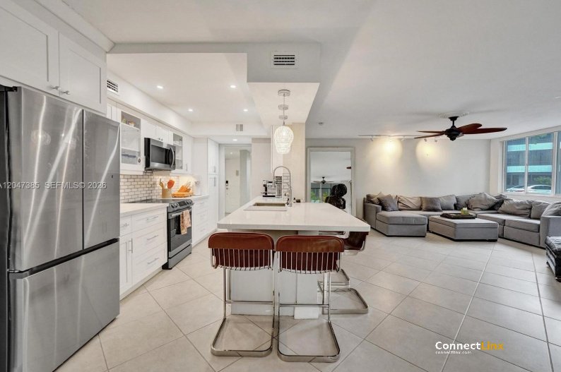 Photo 6 of 2 bed condo in Hollywood