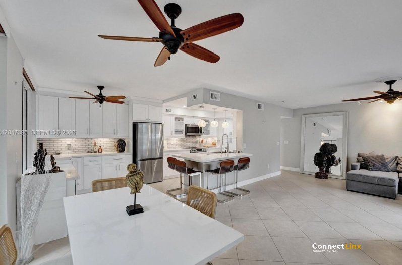 Photo 7 of 2 bed condo in Hollywood