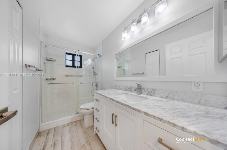 Photo 5 of 5 bed single family home in Weston