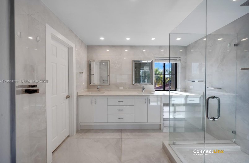Photo 6 of 5 bed single family home in Weston