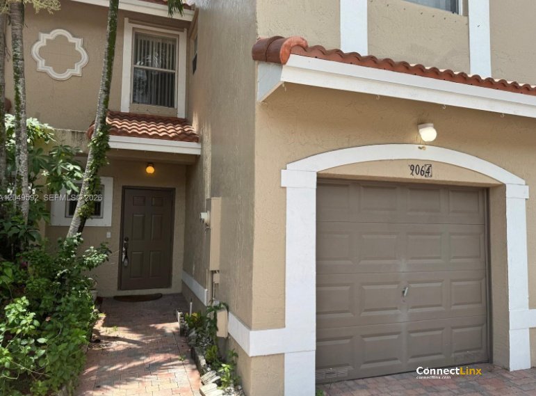 3 bed townhome in Sunrise