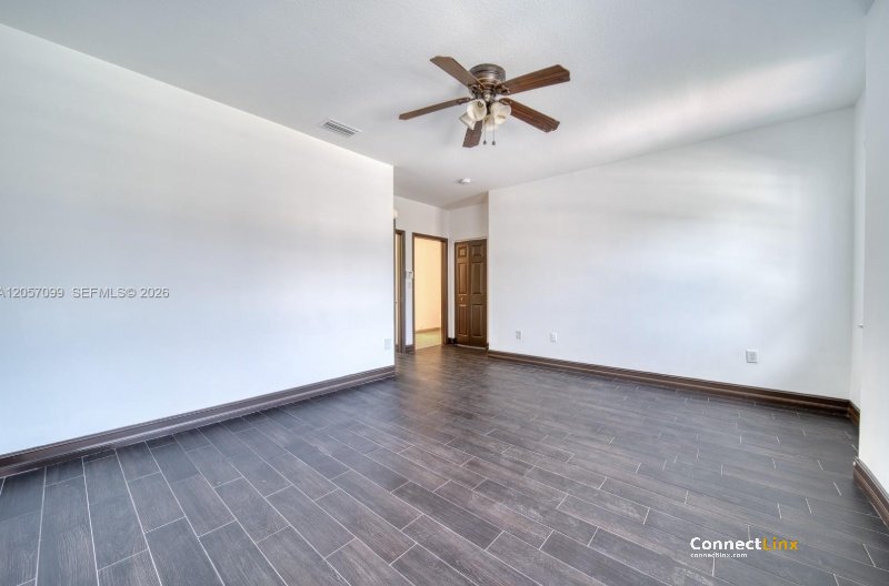 Photo 3 of 3 bed townhouse in Miramar