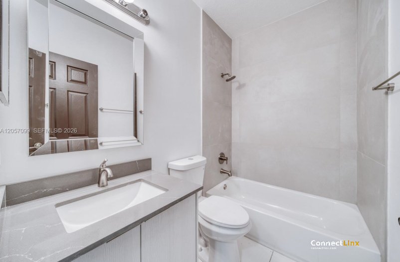 Photo 6 of 3 bed townhouse in Miramar