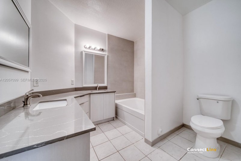 Photo 8 of 3 bed townhouse in Miramar