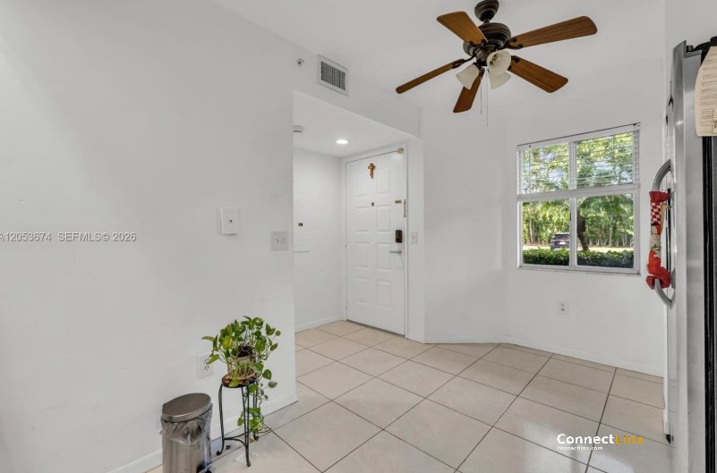 Photo 2 of 2 bed apartment in Hollywood