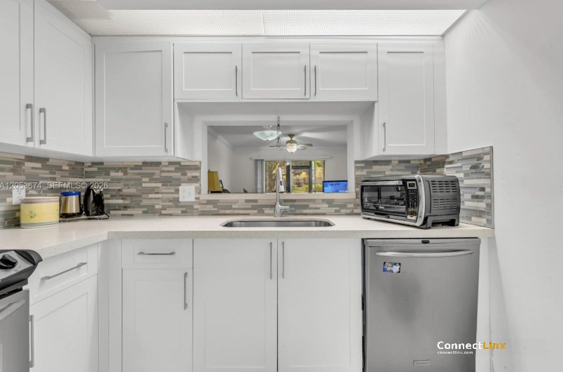 Photo 3 of 2 bed apartment in Hollywood