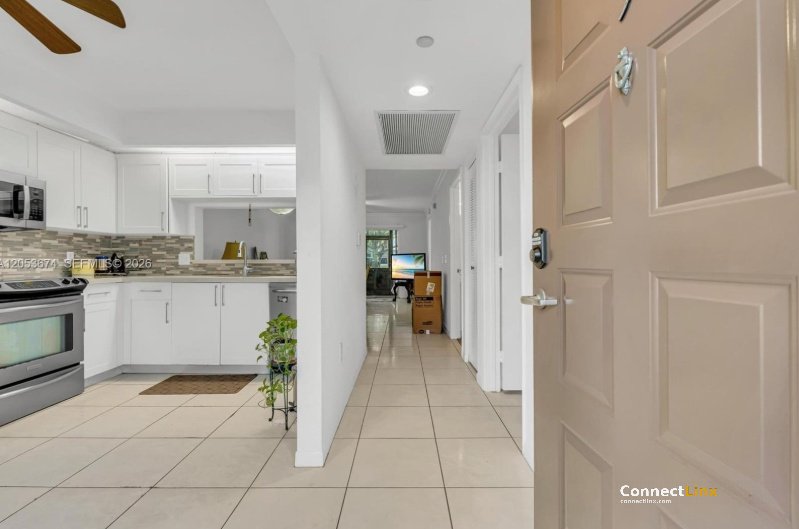 Photo 8 of 2 bed apartment in Hollywood