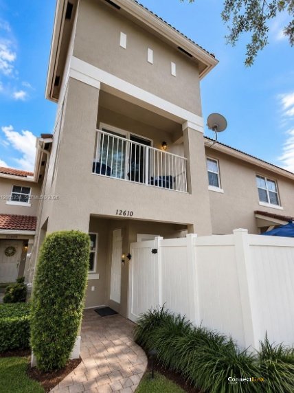 Photo 2 of 2 bed townhouse in Miramar