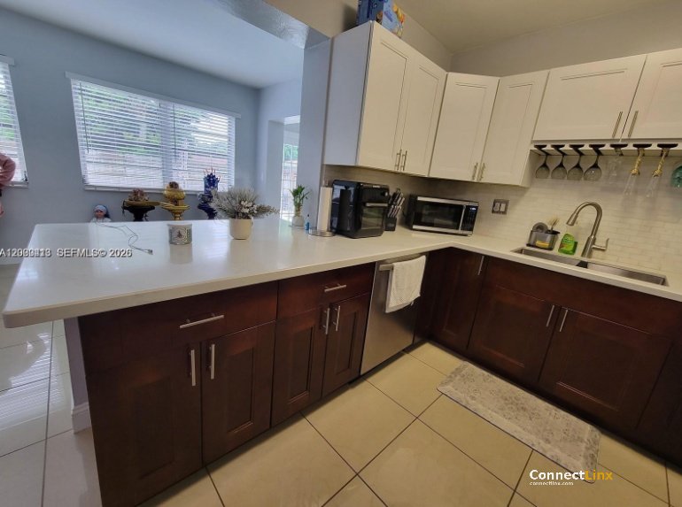 Photo 3 of 3 bed single family home in Pembroke Pines